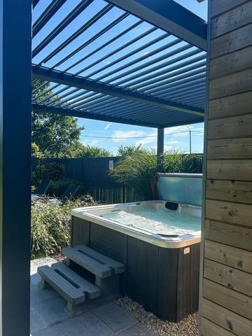 Maison d’hôte pour 4 personnes, avec jardin et jacuzzi ainsi que sauna et balcon à Tournai