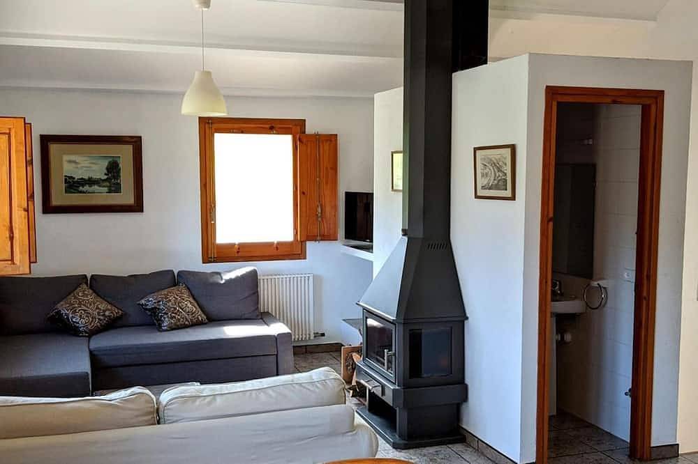 Casa rural 'Mas El Carrer - Baixos' con vistas a la montaña, piscina compartida y Wi-Fi in Santa Pau, Parc Natural de Zona Volcànica de la Garrotxa