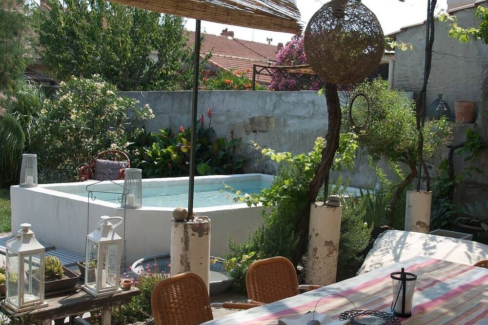 Ein Künstlerhaus mit Pool, 550 Meter von den Stadtmauern Avignons in Avignon, Vaucluse
