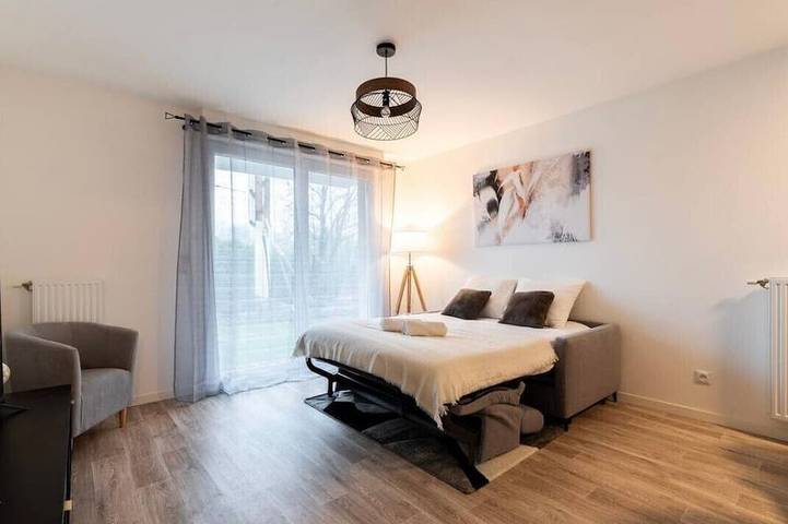 Entire apartment, Cosy, fully-equipped apartment just 15 minutes from Disneyland. in Montévrain, Seine-et-Marne
