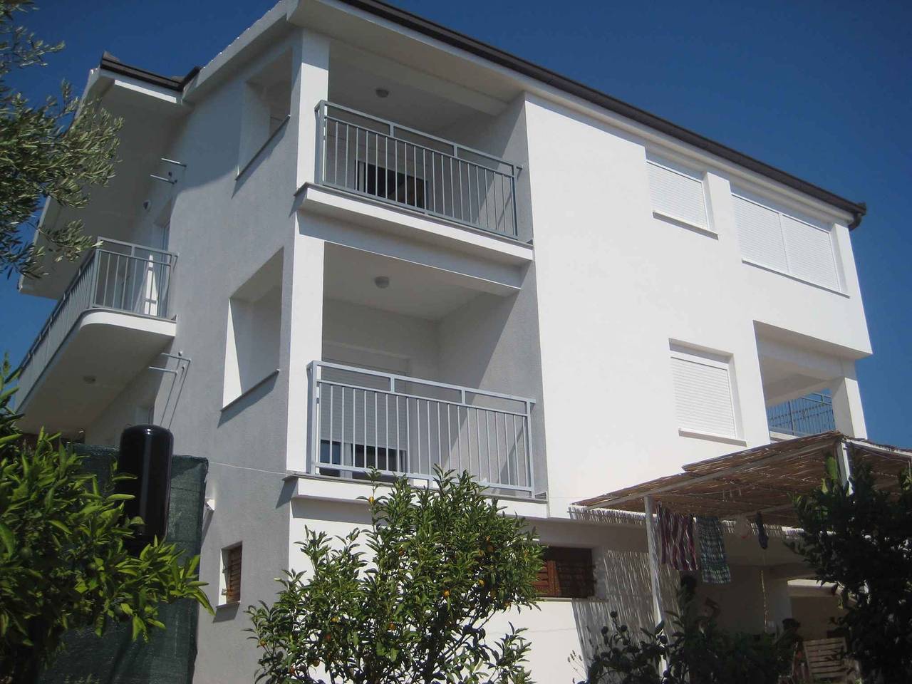 Geheel vakantieappartement, Vakantiewoning 80 m van het strand in Okrug Gornji, Čiovo