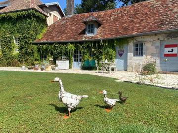 Chambre d’hôte pour 4 personnes, avec jardin ainsi que piscine et vue à Quingey