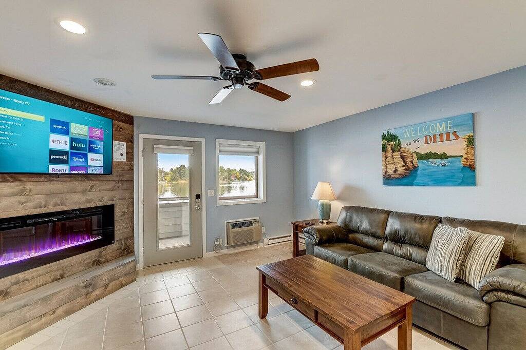 Ganze Wohnung, Lakefront & 5 Minuten zu Fuß zur Arche Noah! in Lake Delton, Sauk County