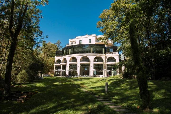 Hôtel pour 2 personnes, avec jardin et piscine ainsi que sauna et jacuzzi à Charbonnières-les-Bains - 2