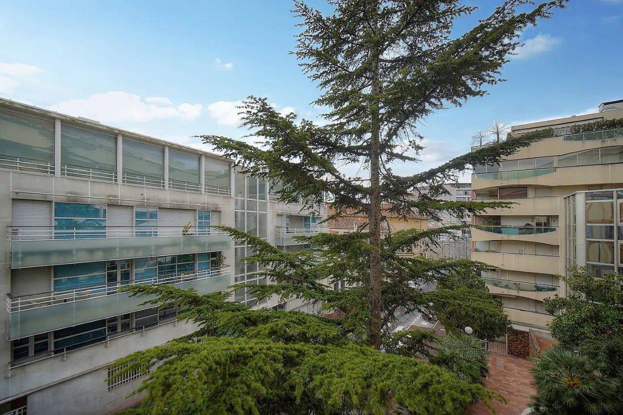 Entire apartment, One bedroom apartment in the center of Cannes walking distance to the Palais des Festivals and beach in Cannes, Mediterranean Coast (France)