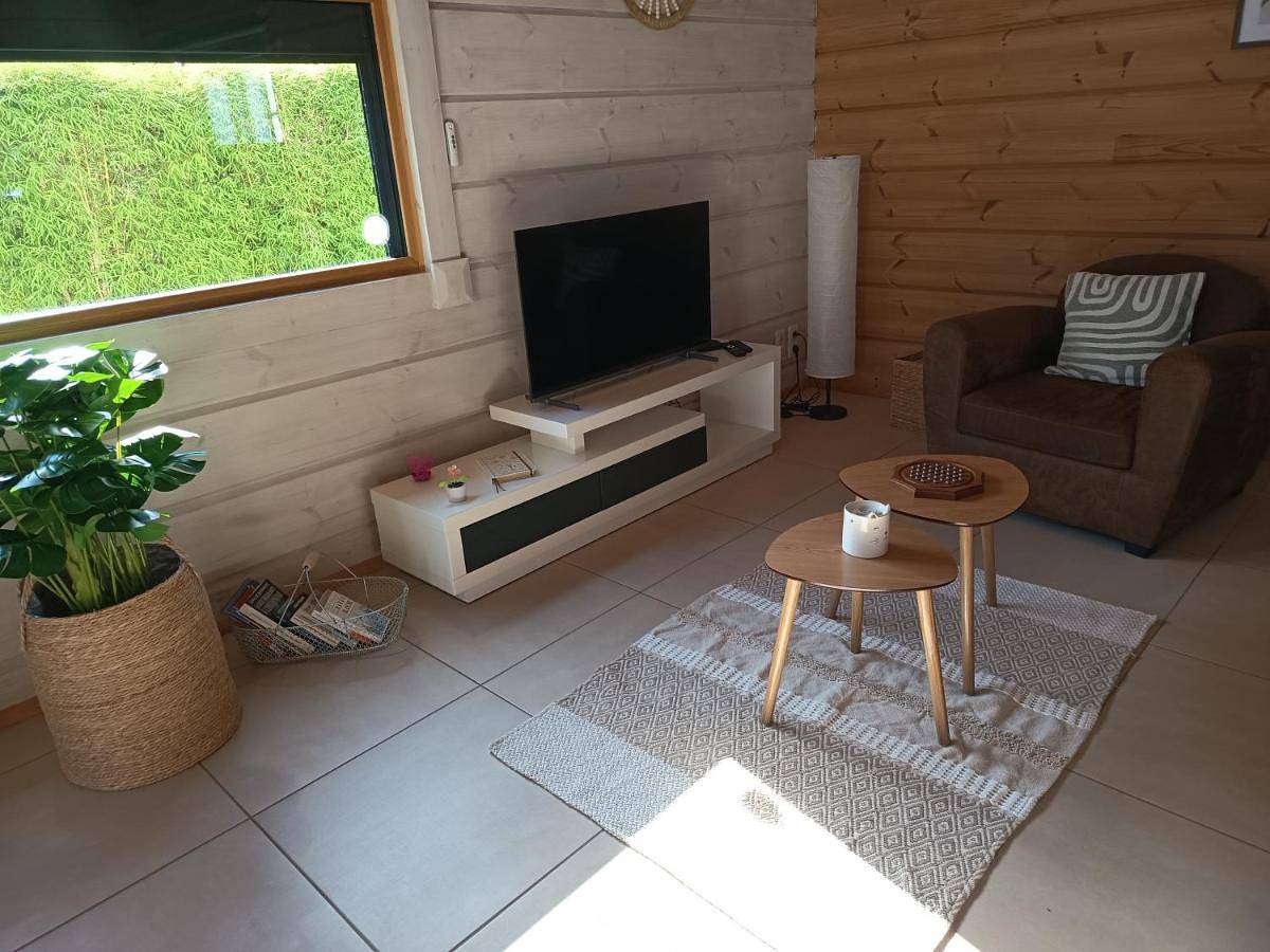 Three-Bedroom Chalet in Elliant, Région de Quimper