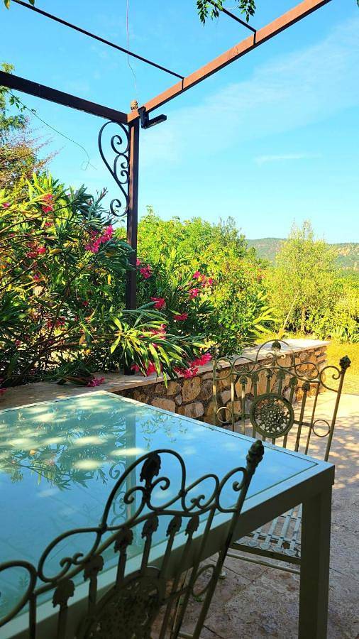 Location de vacances pour 12 personnes, avec vue et jardin à Le Chaffaut-Saint-Jurson - 3