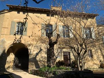 Location de vacances pour 2 personnes, avec jacuzzi et jardin, animaux acceptés à Montaren-et-Saint-Médiers