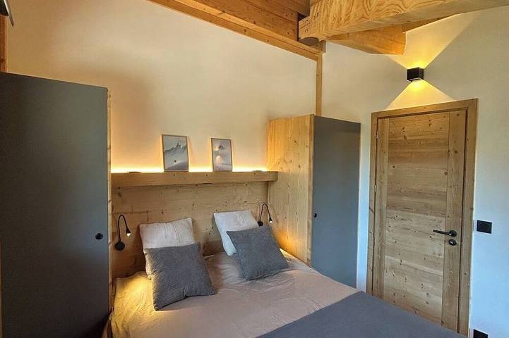 Charmant Chalet tout comfort 16 personnes, terrasse plein sud à 380 m Des Pistes in Montgenèvre, Région de Briançon