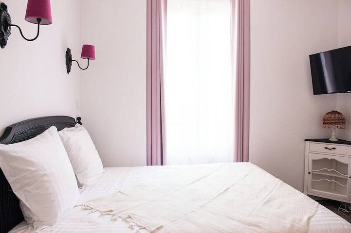 Location de vacances pour 2 personnes, avec balcon dans Office de Tourisme d'Aigues-Mortes en Terre de Camargue - 2
