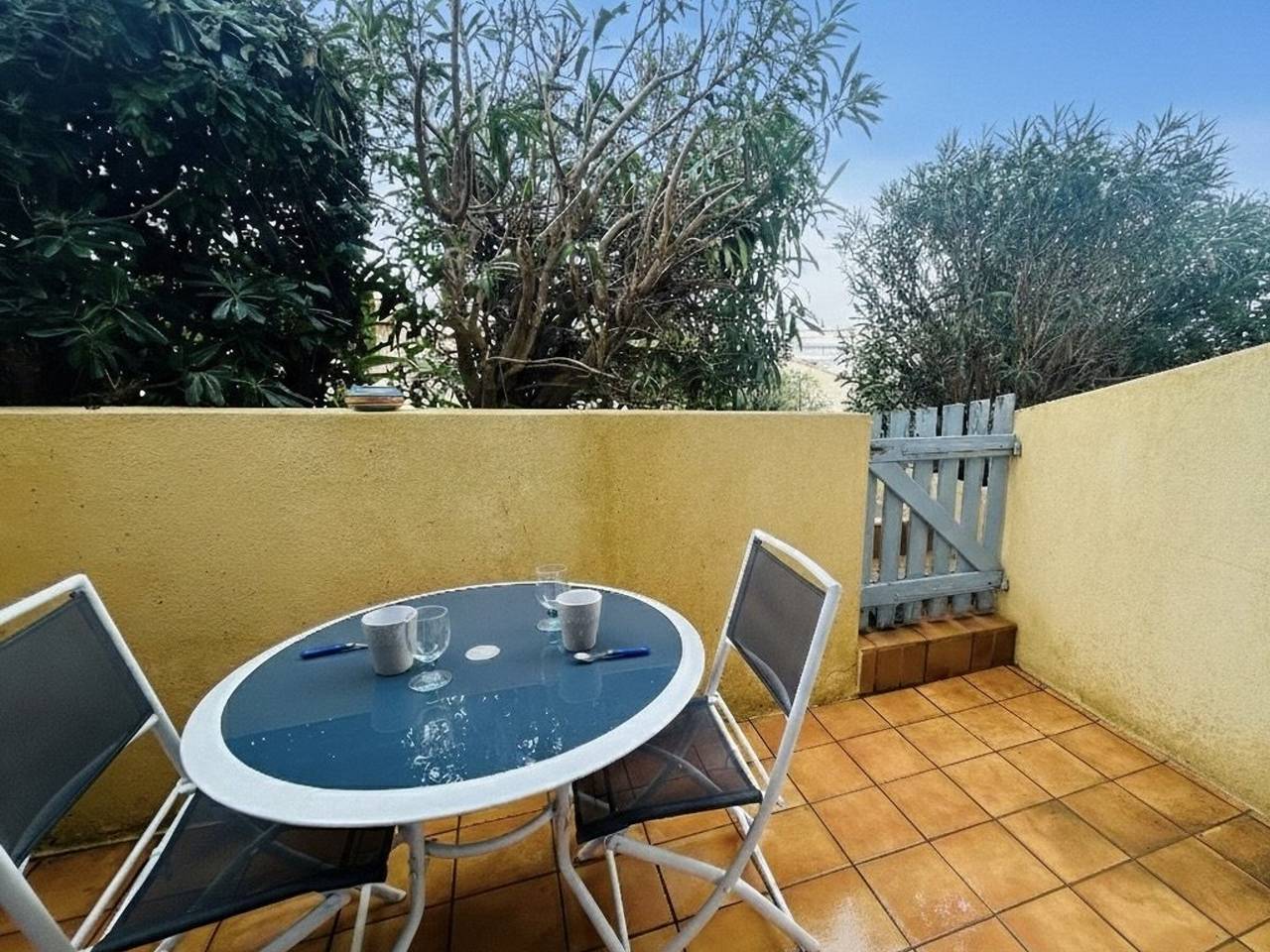 Entire apartment, Quiet studio with terrace and parking, Narbonne Beach in Narbonne Plage, Narbonne