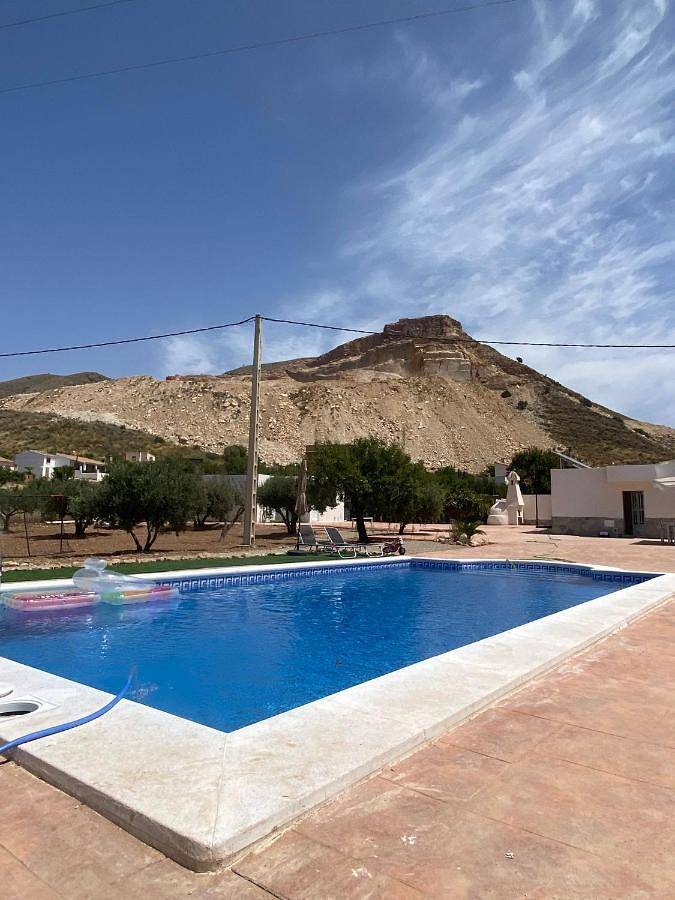 Casa rural para 12 personas, con jardín además de piscina y vistas, Se admiten mascotas en Lubrín