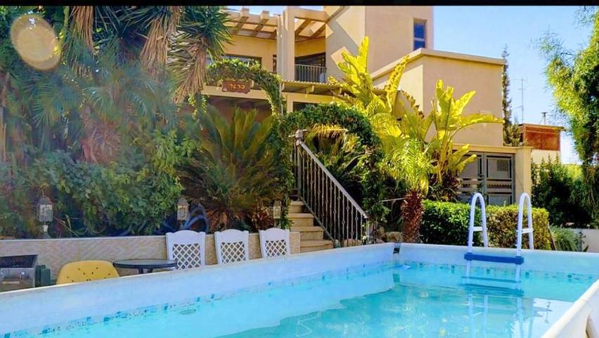 Maison d’hôte pour 5 personnes, avec jardin et piscine ainsi que vue et bassin pour enfant, adapté aux familles