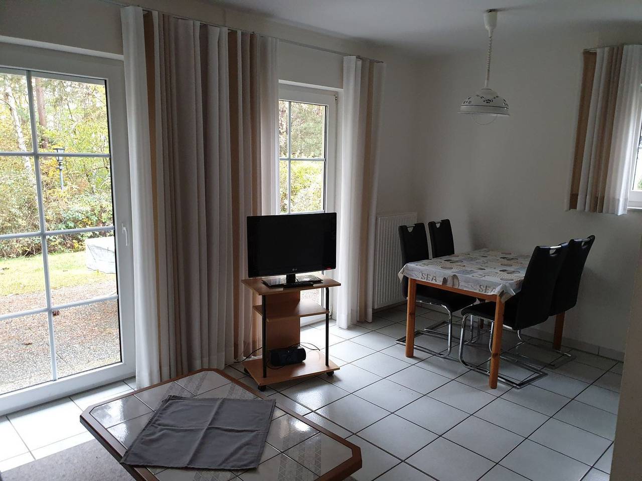 Ferienhaus am Plauer See – 60 m², Terrasse, Grill & Privatparkplatz in Fünfseen, Plauer See