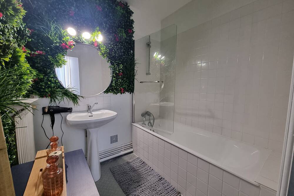 Ganze Wohnung, Warmth in the heart of Le Mans: Station, Centre & Parking in Le Mans, Sarthe