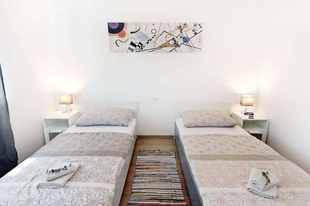 Ganze Wohnung, Apartment 2 in einer neuen Villa mit Pool in ruhiger Lage in Umag und Umgebung