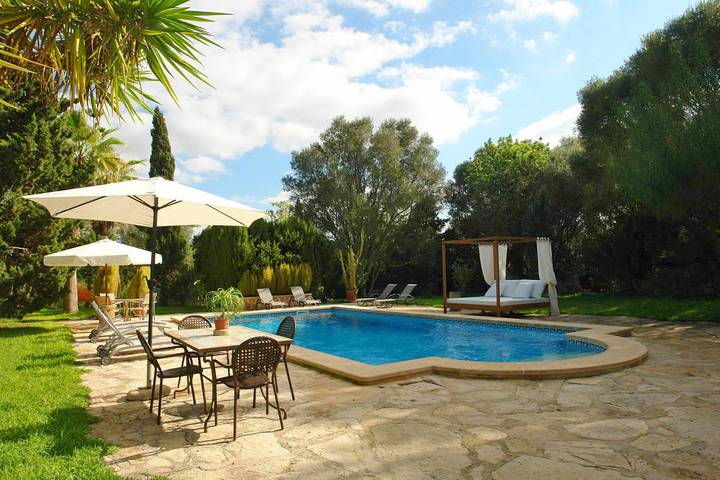 Glamping voor 10 personen, with zwembad and tuin as well as terras op Mallorca