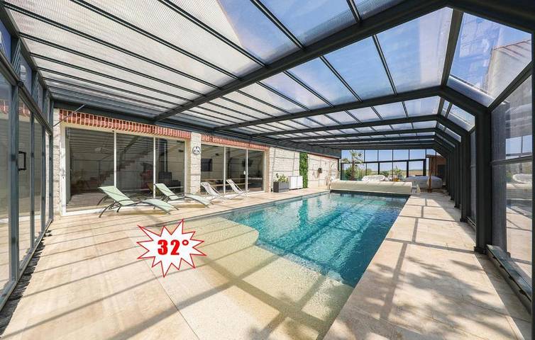 Gîte pour 15 personnes, avec piscine et jacuzzi ainsi que jardin et sauna dans Léglantiers