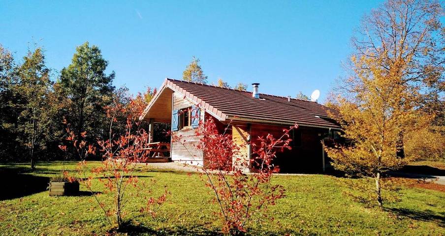 Gîte pour 4 personnes, avec Balcon et Terrasse ainsi que Jardin et Vue dans Cascades du Hérisson