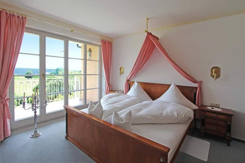 Ganze Wohnung, Exklusives Landhaus mit Ferienappartements mit Traumgarten und idyllischer Ruhe in Kronburg, Bayerisch Schwaben