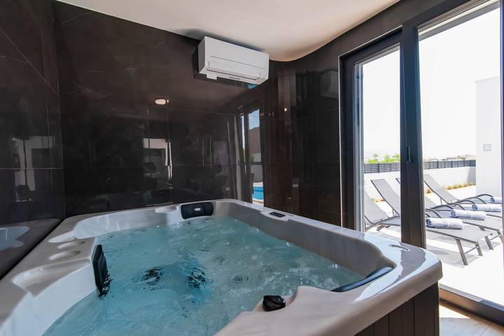 Ferienhaus für 6 Personen, mit Whirlpool und Terrasse sowie Garten und Pool in Razanac - 3