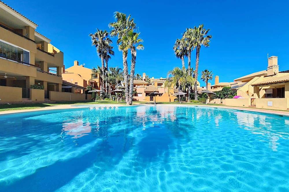 Bungalow mit Terrasse und privater Terrasse, mit Blick auf den Pool. in Cartagena, Costa Cálida