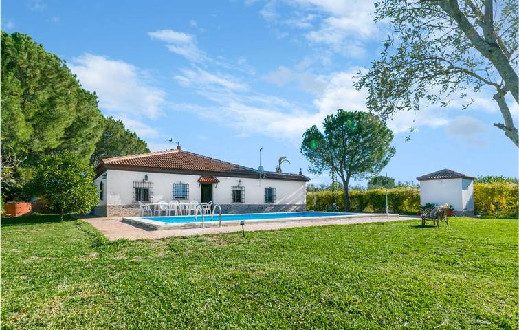 Location de vacances pour 6 personnes, avec terrasse ainsi que piscine et jardin à Carmona - 2