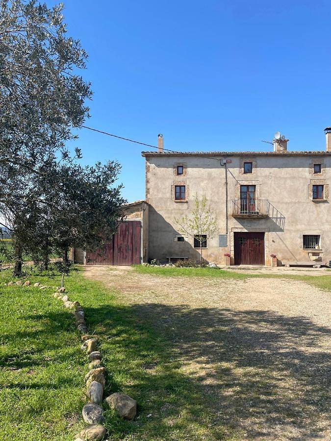 Casa rural para 8 personas, con Balcón y Jacuzzi además de Terraza y Jardín en Porqueras