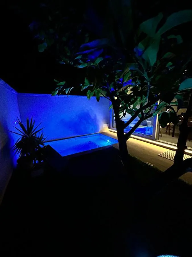 Ferienhaus für 6 Personen, mit Whirlpool und Garten sowie Pool - 1