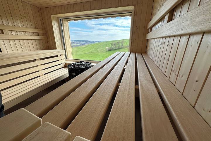 Ferienwohnung für 13 Personen, mit Whirlpool und Balkon sowie Sauna und Garten