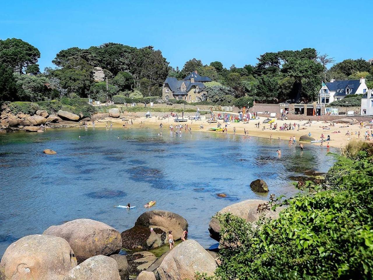 Ganze Wohnung, Appartement avec Terrasse à 100m Plage St-Guirec, 2 Chambres, Parking, Animaux Acceptés - Perros-Guirec in Ploumanac'h, Perros-Guirec