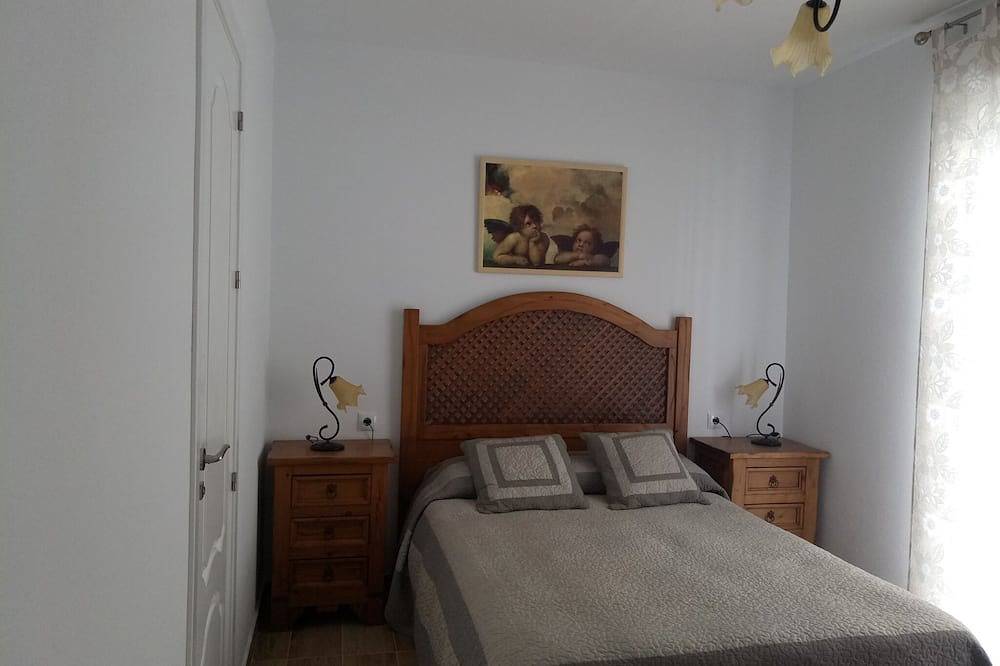Entire apartment, Apartment In Olvera With Garage in Olvera, White Villages