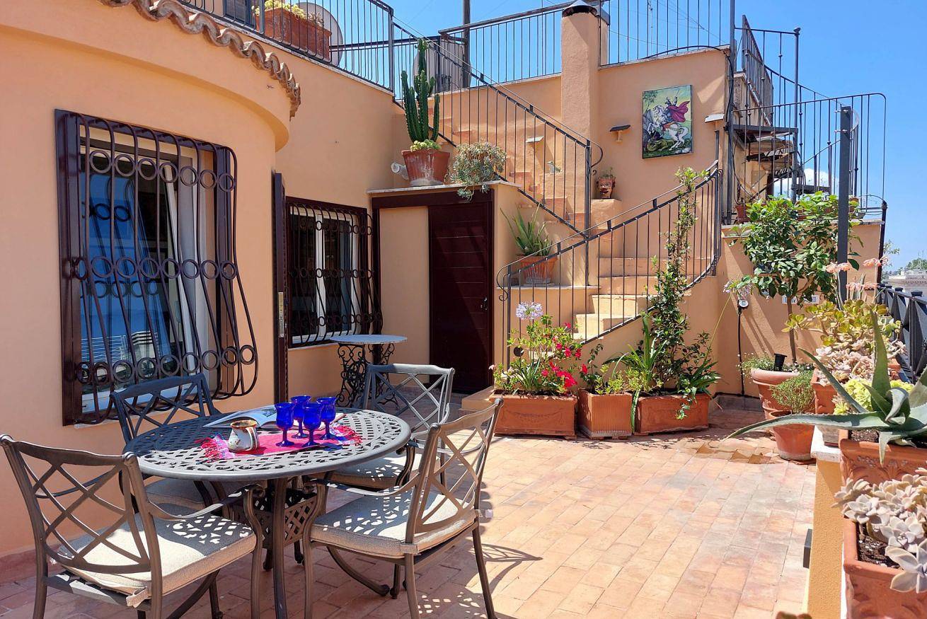 Ganze Wohnung, Ferienwohnung für 4 Personen mit Balkon/Terrasse in Rom Zentrum, Rom