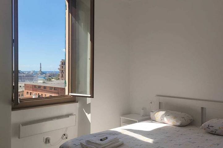 Ganze Wohnung, View and Comfort near Train and Metro Station, Porto Antico, Terminal Cruises. in Genua (Stadt), Genua