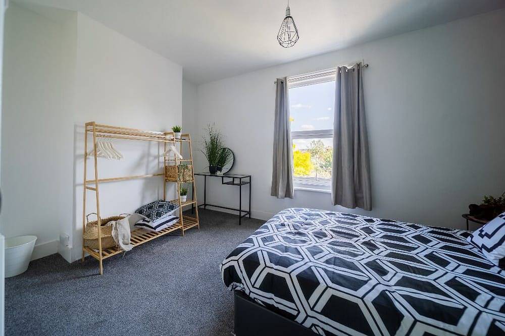 Castle View Haven-Quirky and Cosy 5 Bedroom in Strood/Rochester with Castle view in Rochester, Kent Downs