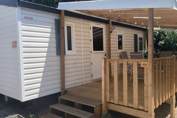 Camping pour 6 personnes, avec Terrasse ainsi que Jardin et Piscine
