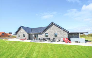 Ferienhaus für 22 Personen, mit Terrasse und Sauna in Agger