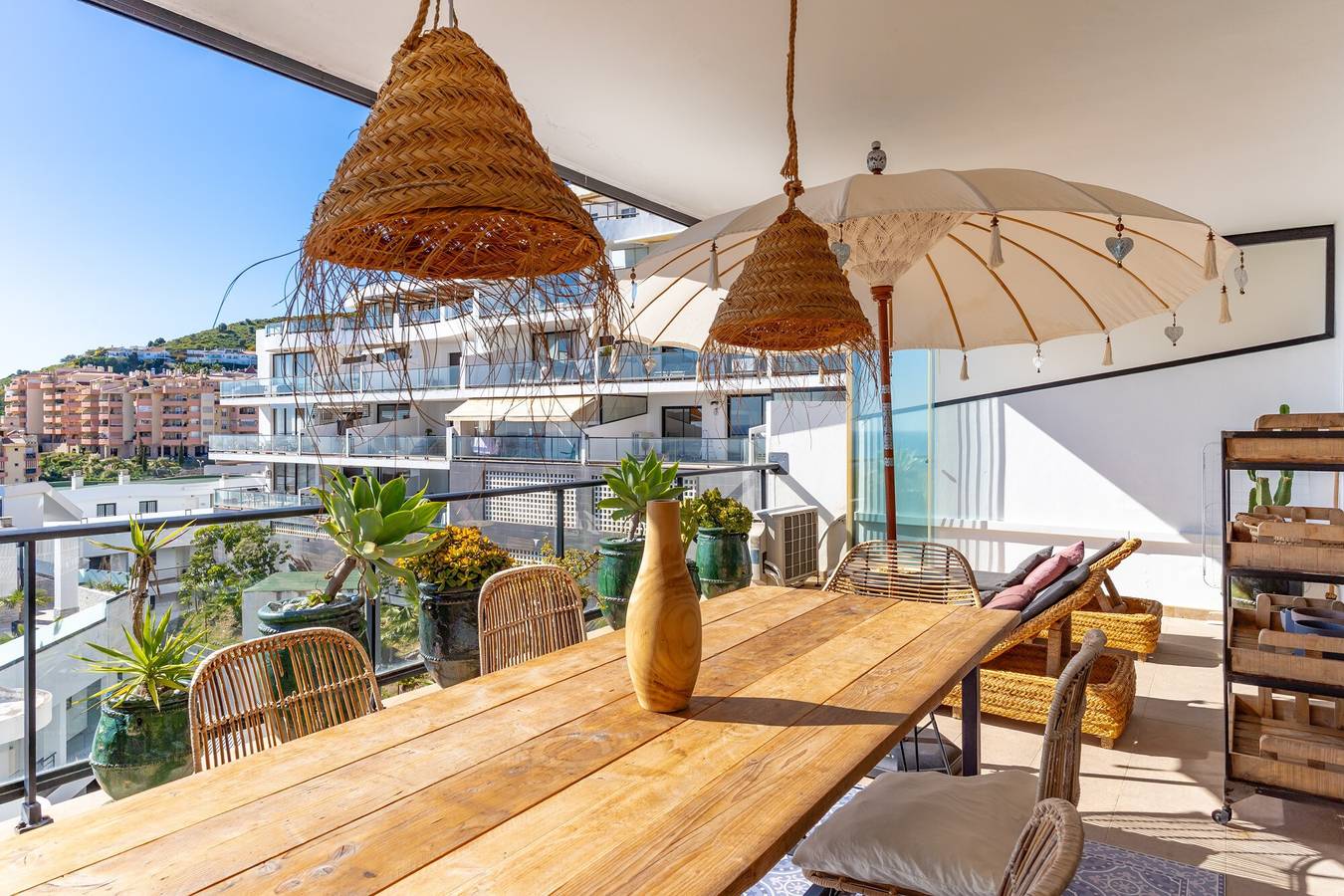 Appartement entier, Appartement 'Scandi Style Sea View A113' avec vue sur la mer, Wi-Fi et climatisation in Riviera del Sol, Mijas