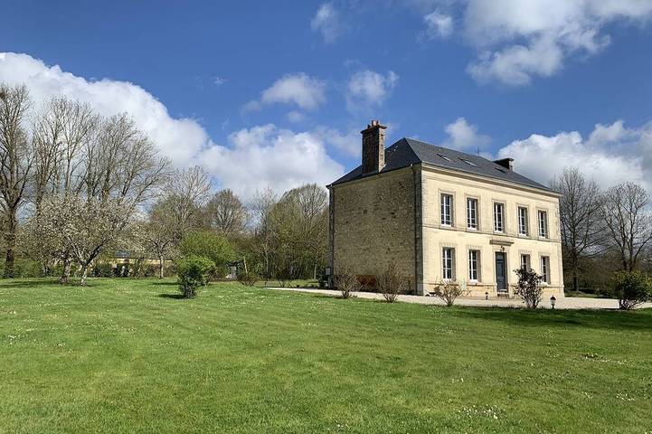 Location de vacances pour 10 personnes, avec jacuzzi et jardin, animaux acceptés à Coulonges-sur-Sarthe