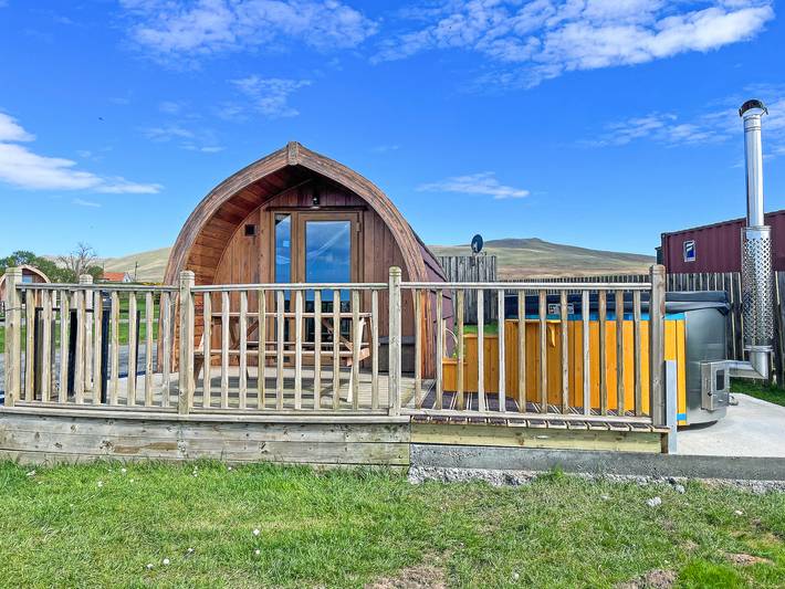 Glamping for 5 people, with garden in the Lake District
