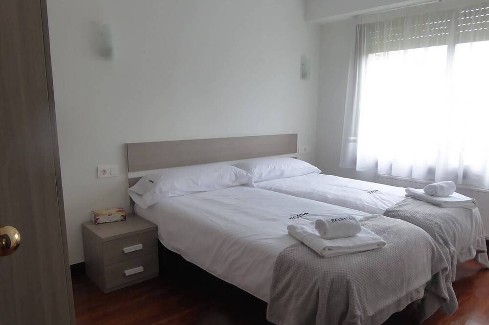 Entire apartment, Zinkunegi Apartment - Accommodation near the beach with parking by Egona in Zarautz, Basque Coast (Spain)