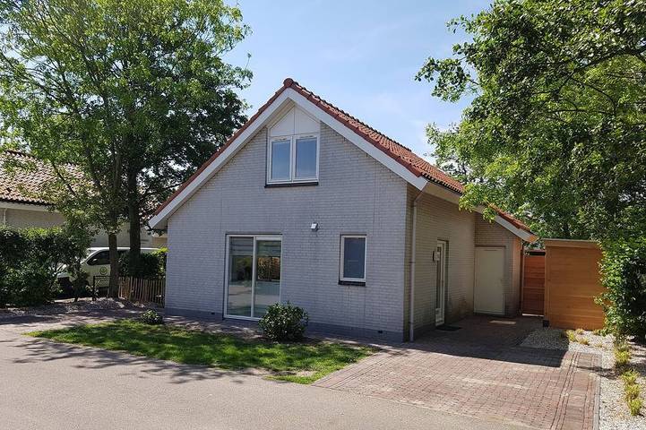 Vacation rental for 6 people, with yard and terrace as well as hot tub in Noordwijk