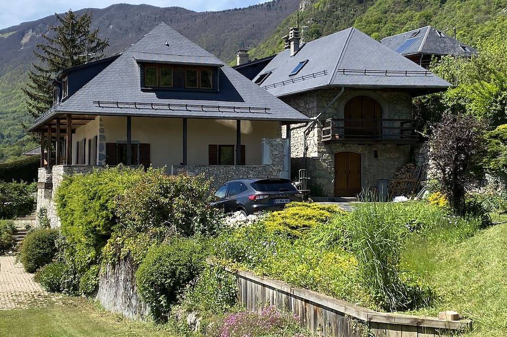 House at the foot of the mountains! in Saint-Pierre-d'Albigny, Chambéry und Umgebung