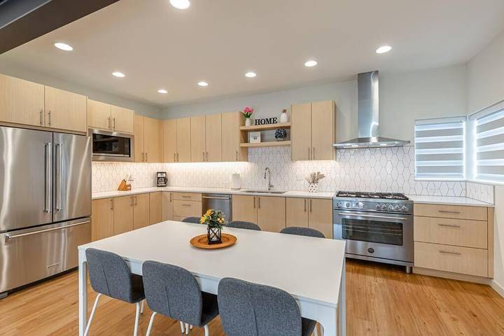 Vakantiehuis voor 8 personen, with uitzicht op het meer and uitzicht as well as terras in Seattle