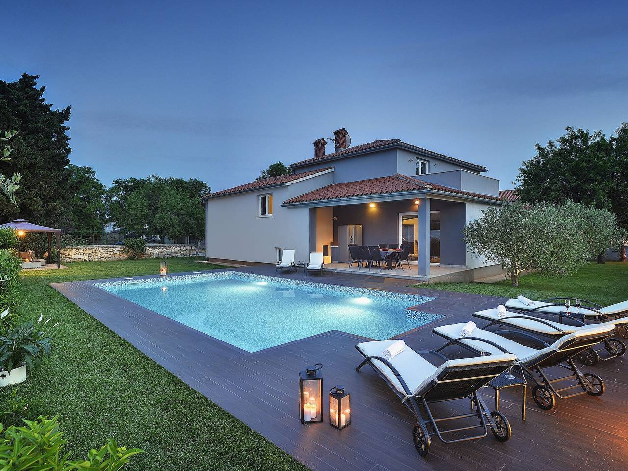 Villa in Pula nahe Strand mit Pool in Vinkuran, Südküste Istrien