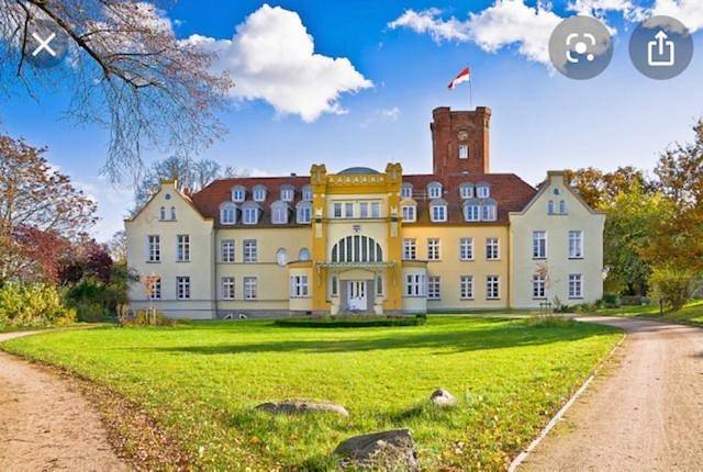Ferienwohnung für 4 Personen, mit Balkon und Terrasse sowie Garten und Ausblick in Lelkendorf