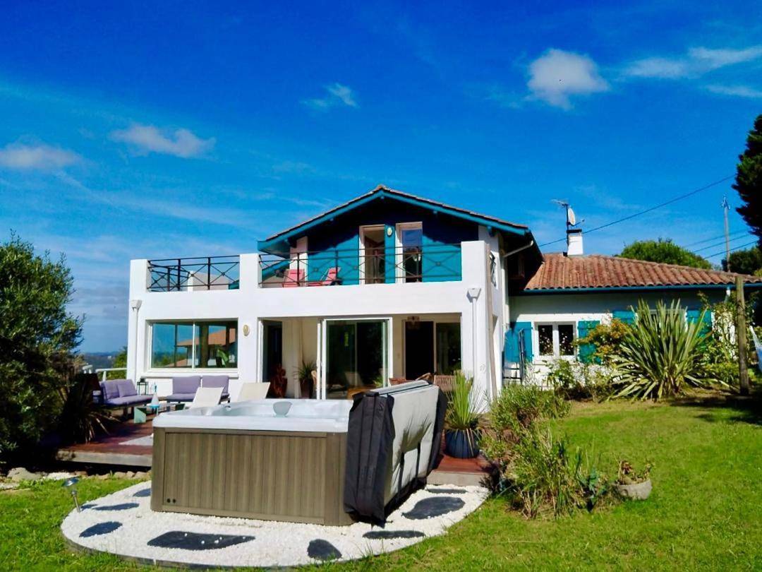 Three-Bedroom House in Mouguerre, Région de Bayonne