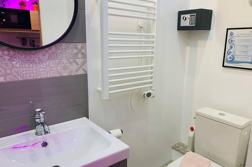 Entire apartment, ★Studio Betty Dole★ fully equipped - heart of downtown - high-speed Wifi - Netflix in Dole, Jura