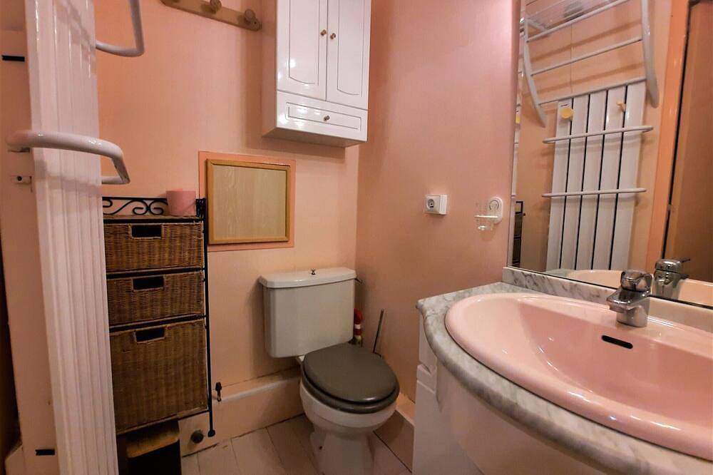 Entire apartment, Economic studio for 2 with south-facing balcony, Les Menuires in Les Menuires, Saint-Martin-de-Belleville