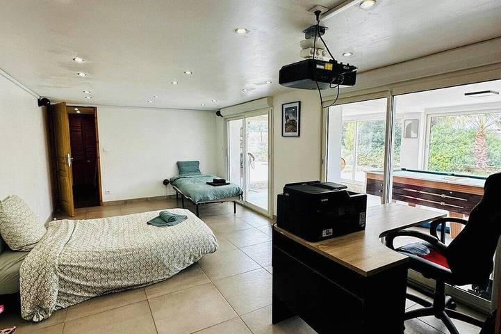 Location de vacances pour 28 personnes, avec Jacuzzi ainsi que Jardin et Sauna à Cuxac-d'Aude - 2